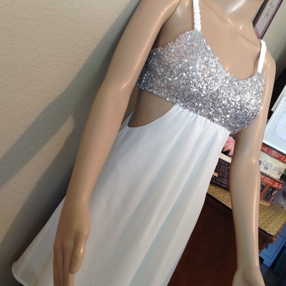 Gorgeous dress with white skirt and sequins P040 - Picture 2 of 8